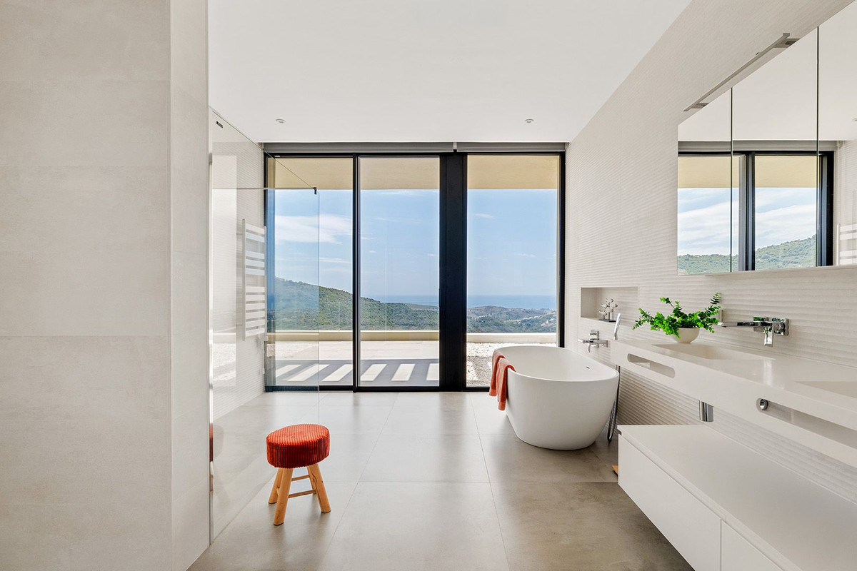 Se vende Villa - Chalet de 5 dormitorios en Costa Del Sol, Málaga, España