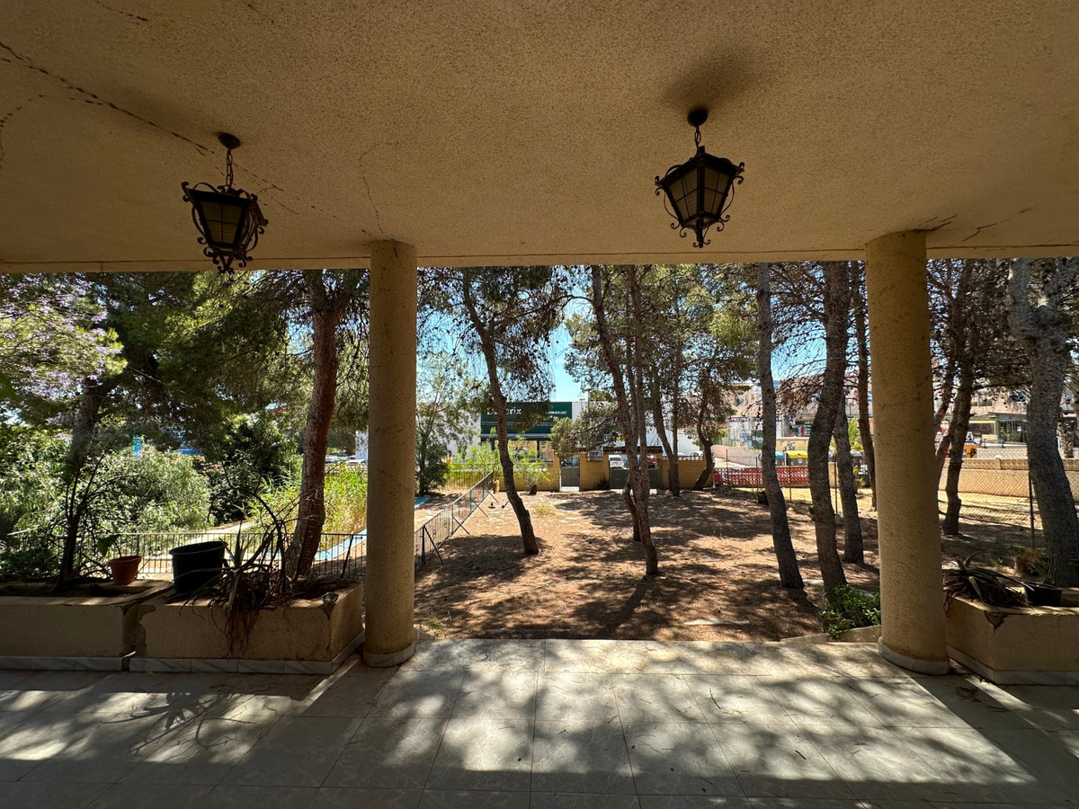 Se vende Villa - Chalet de 8 dormitorios en Costa Blanca, Alicante, España