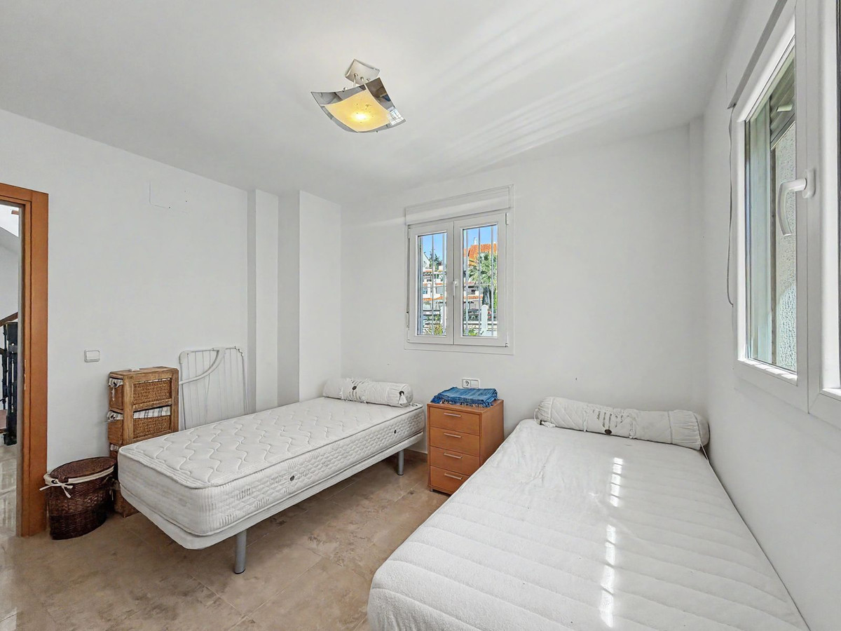 Se vende Villa - Chalet de 6 dormitorios en Costa Del Sol, Málaga, España