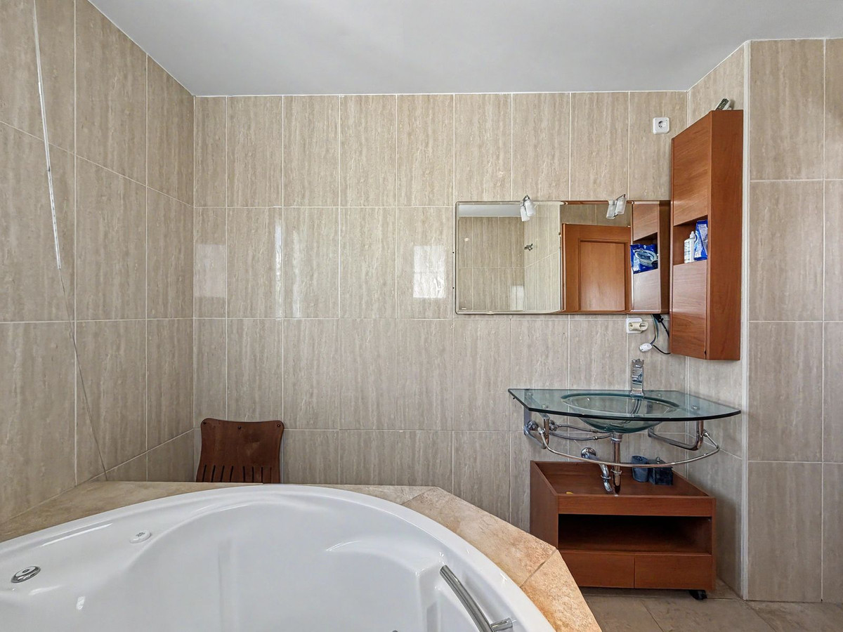 Se vende Villa - Chalet de 6 dormitorios en Costa Del Sol, Málaga, España