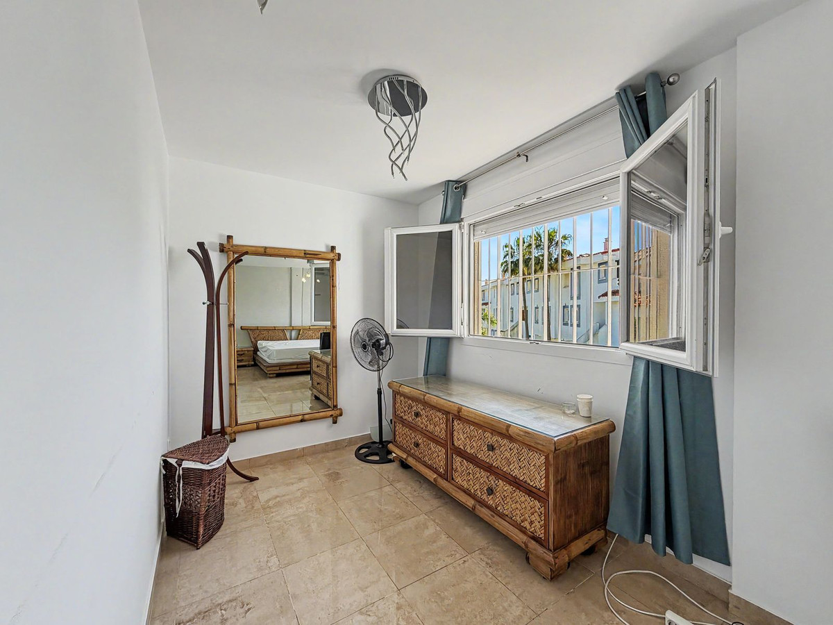 Se vende Villa - Chalet de 6 dormitorios en Costa Del Sol, Málaga, España