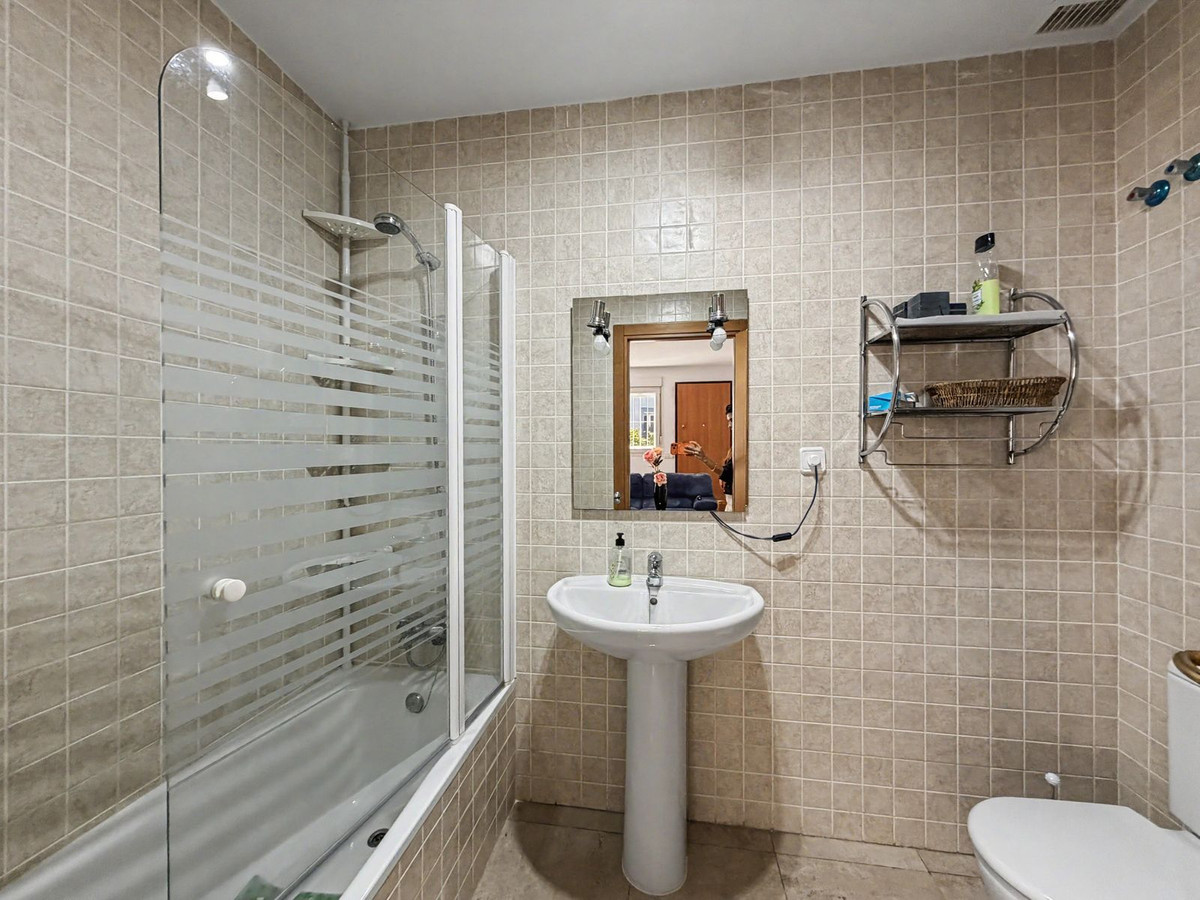 Se vende Villa - Chalet de 6 dormitorios en Costa Del Sol, Málaga, España