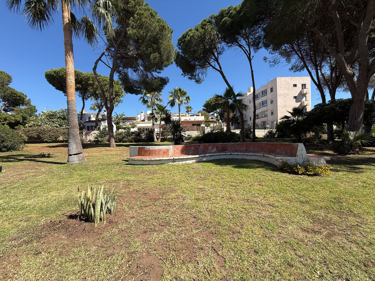 2 Bed Apartment for sale in Calahonda Costa Del Sol, Málaga, Spain