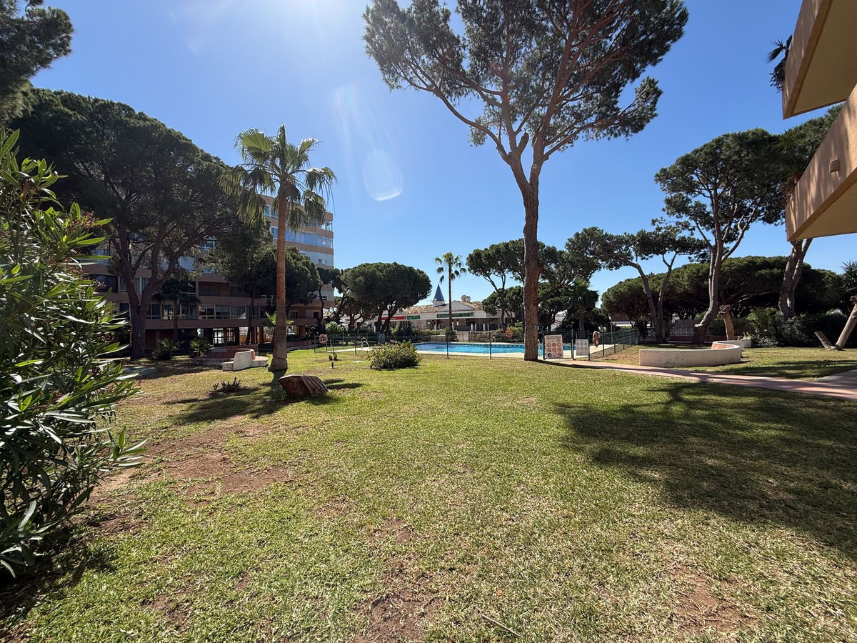 2 Bed Apartment for sale in Calahonda Costa Del Sol, Málaga, Spain