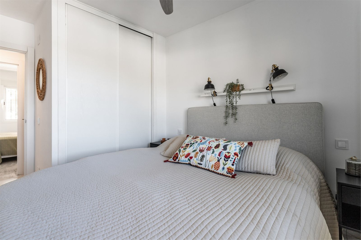Se vende Apartamento Planta Media de 2 dormitorios en Costa Del Sol, Málaga, España
