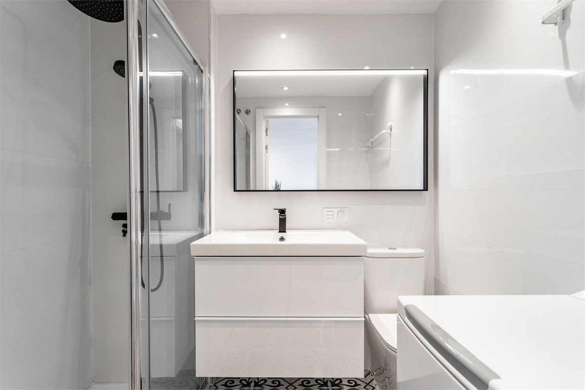 Se vende Apartamento Planta Media de 2 dormitorios en Costa Del Sol, Málaga, España