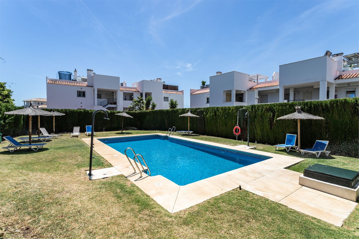 Se vende Apartamento Planta Media de 2 dormitorios en Costa Del Sol, Málaga, España