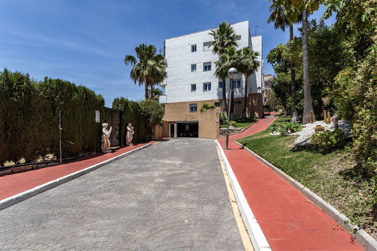 Se vende Apartamento Planta Media de 2 dormitorios en Costa Del Sol, Málaga, España