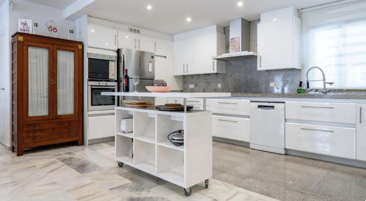 4 Bed Apartment for sale in Elviria Costa Del Sol, Málaga, Spain
