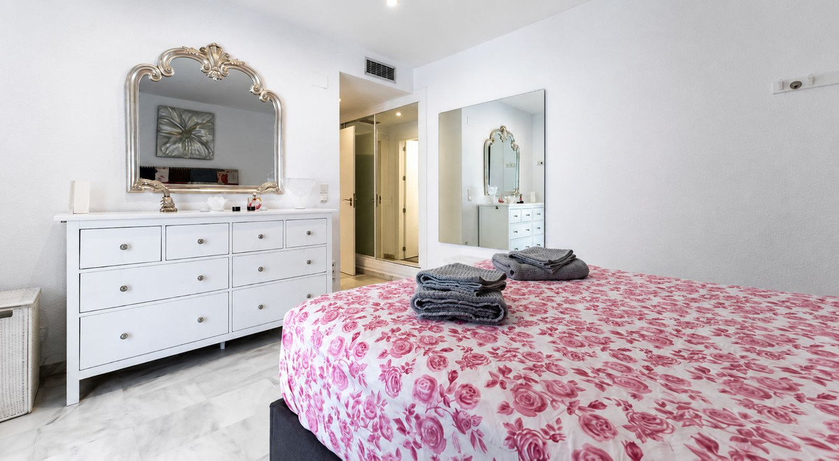 4 Bed Apartment for sale in Elviria Costa Del Sol, Málaga, Spain