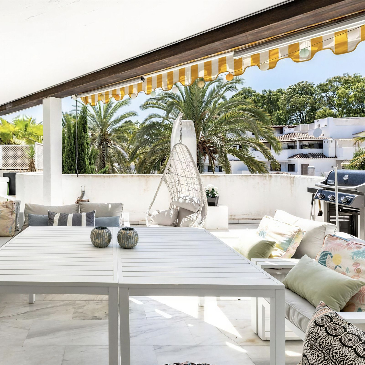 4 Bed Apartment for sale in Elviria Costa Del Sol, Málaga, Spain