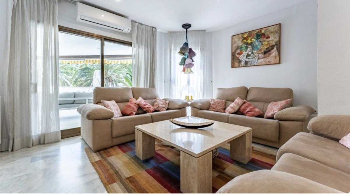 4 Bed Apartment for sale in Elviria Costa Del Sol, Málaga, Spain
