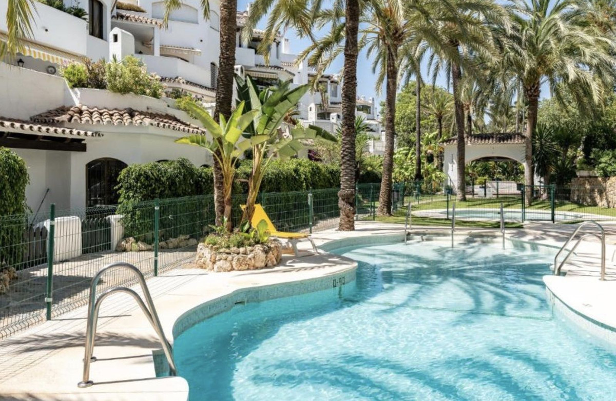 4 Bed Apartment for sale in Elviria Costa Del Sol, Málaga, Spain