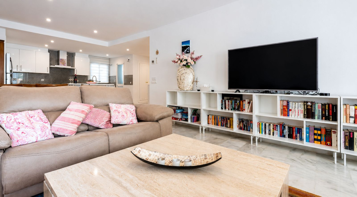4 Bed Apartment for sale in Elviria Costa Del Sol, Málaga, Spain