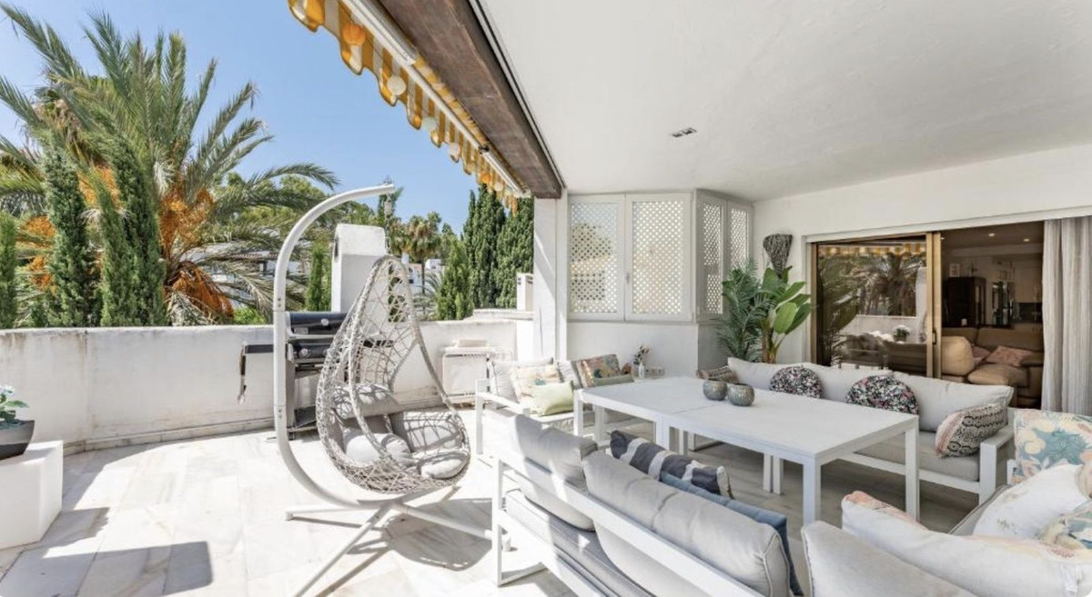 4 Bed Apartment for sale in Elviria Costa Del Sol, Málaga, Spain