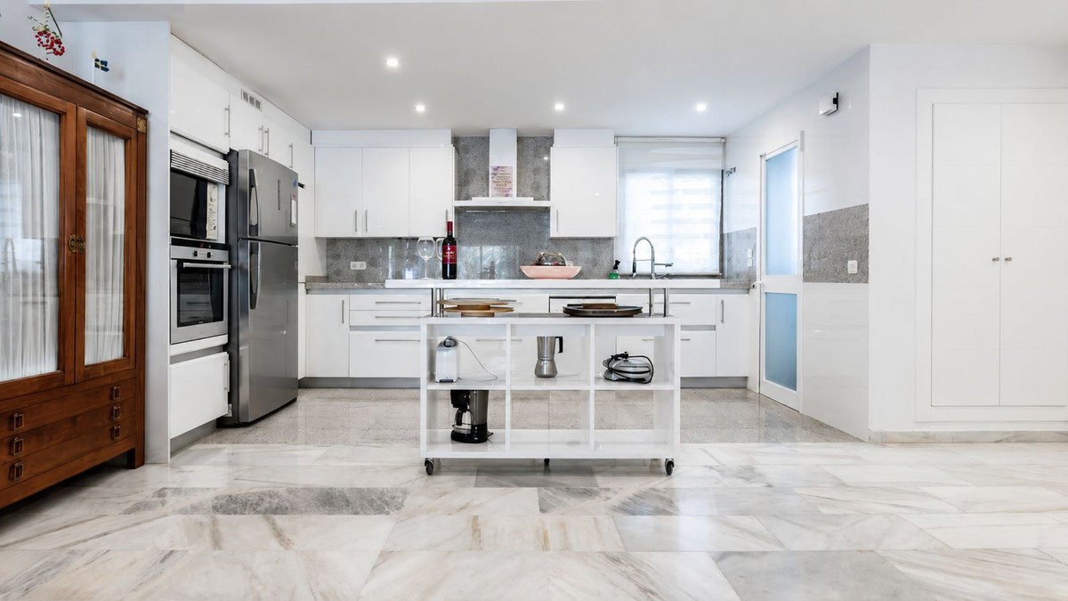 4 Bed Apartment for sale in Elviria Costa Del Sol, Málaga, Spain