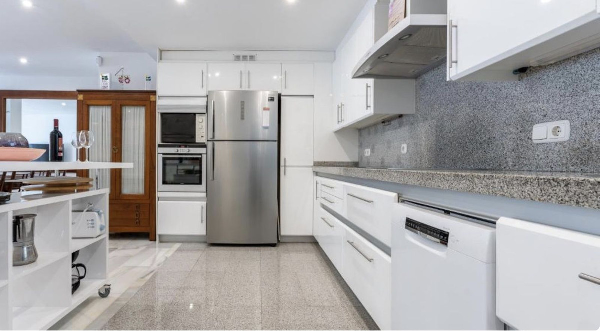 4 Bed Apartment for sale in Elviria Costa Del Sol, Málaga, Spain