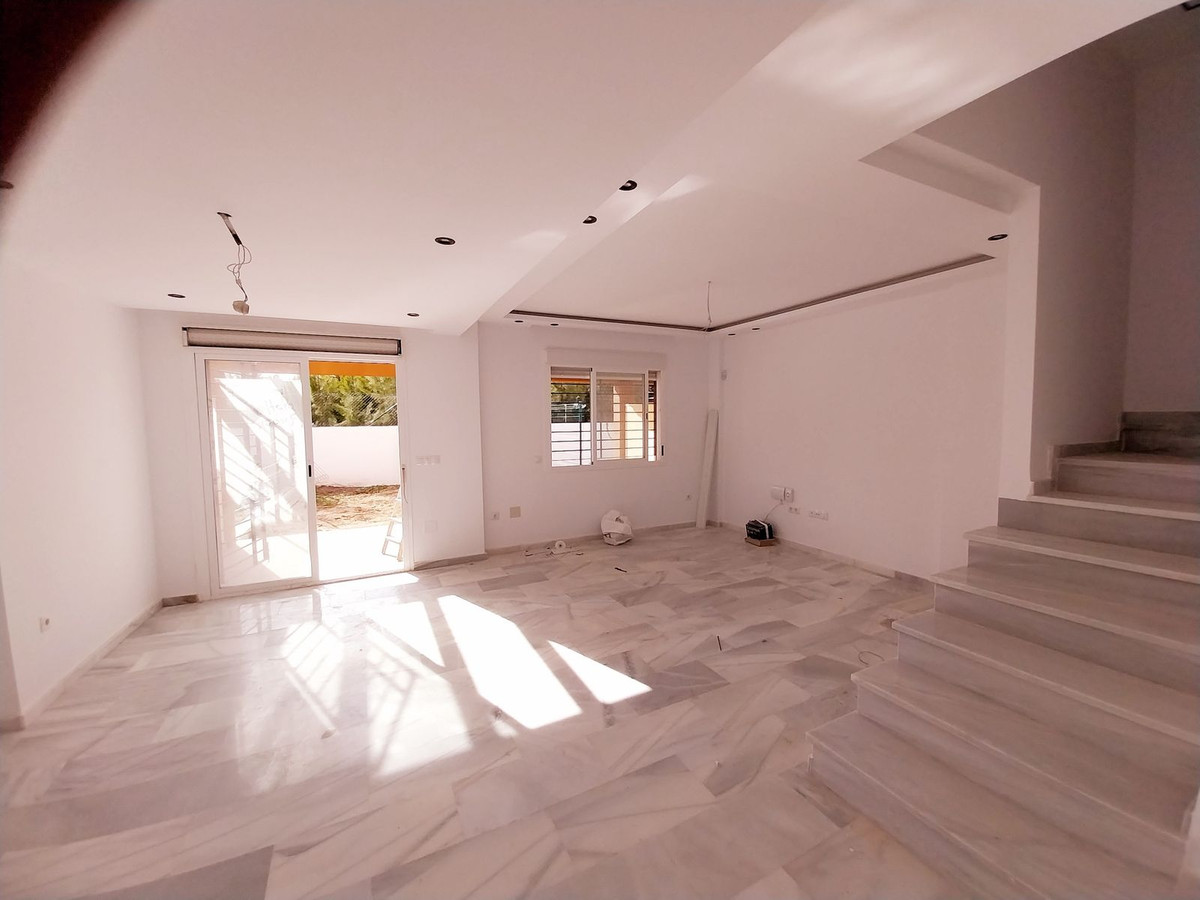 4 Bed Townhouse for sale in Calahonda Costa Del Sol, Málaga, Spain