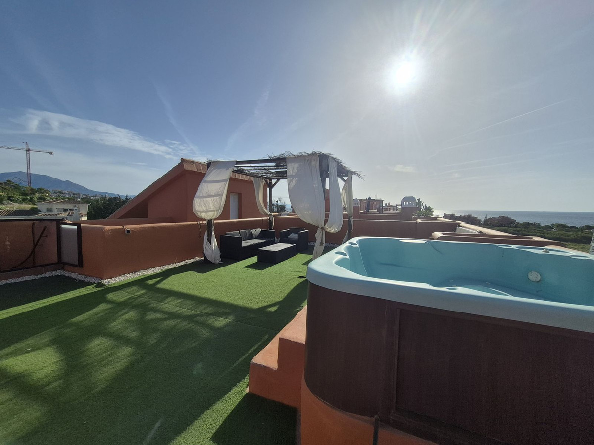 2 Bed Apartment for sale in La Duquesa Costa Del Sol, Málaga, Spain