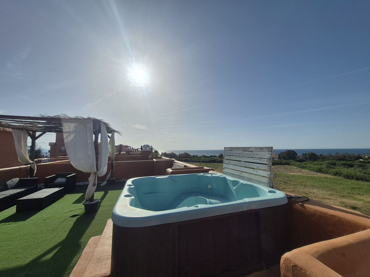 2 Bed Apartment for sale in La Duquesa Costa Del Sol, Málaga, Spain
