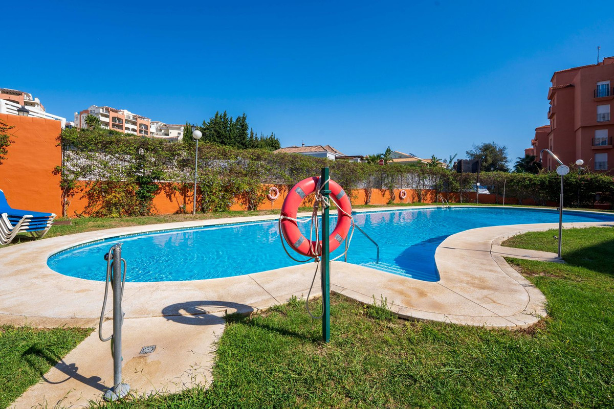 2 Bed Apartment for sale in La Duquesa Costa Del Sol, Málaga, Spain