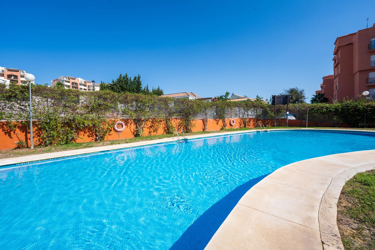 2 Bed Apartment for sale in La Duquesa Costa Del Sol, Málaga, Spain