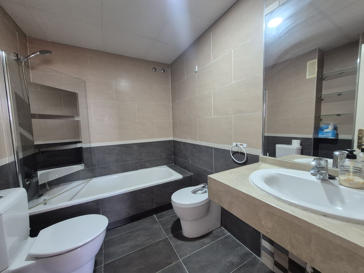 2 Bed Apartment for sale in La Duquesa Costa Del Sol, Málaga, Spain
