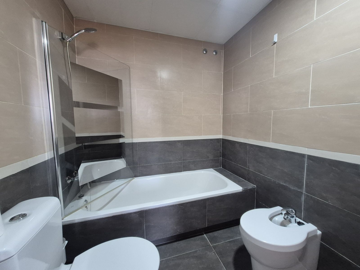2 Bed Apartment for sale in La Duquesa Costa Del Sol, Málaga, Spain