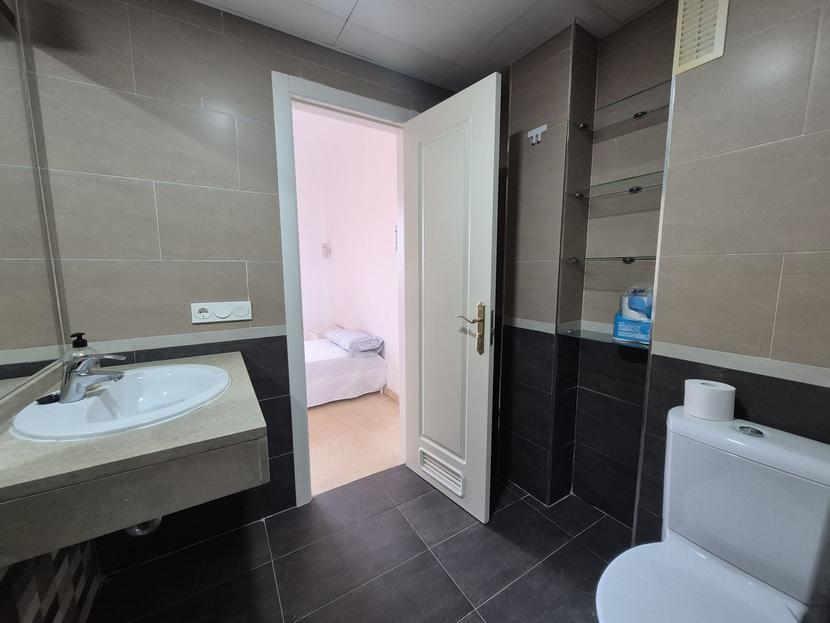2 Bed Apartment for sale in La Duquesa Costa Del Sol, Málaga, Spain