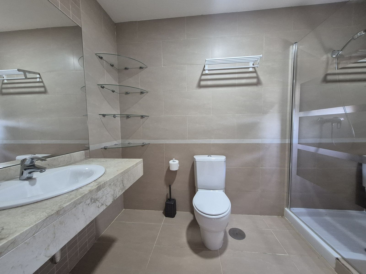2 Bed Apartment for sale in La Duquesa Costa Del Sol, Málaga, Spain