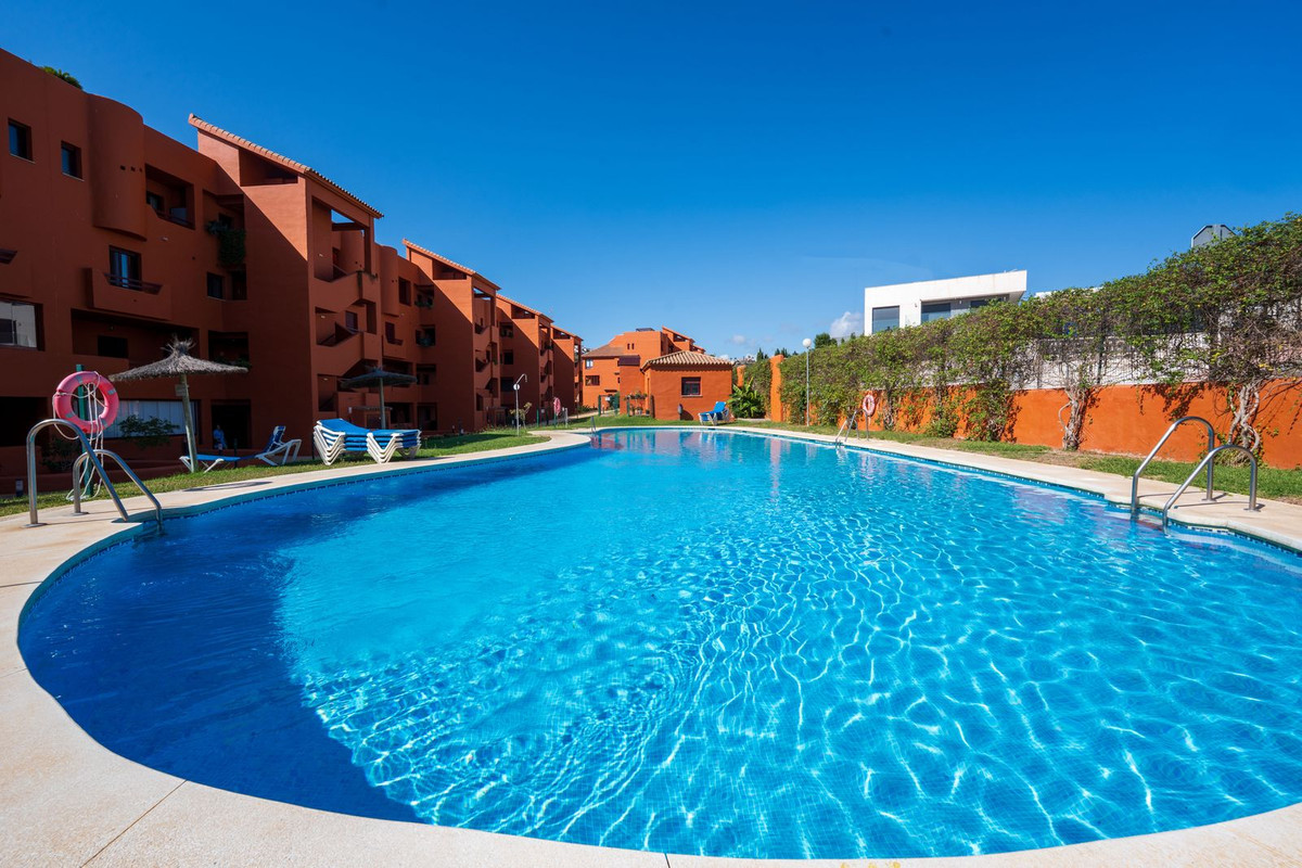 2 Bed Apartment for sale in La Duquesa Costa Del Sol, Málaga, Spain