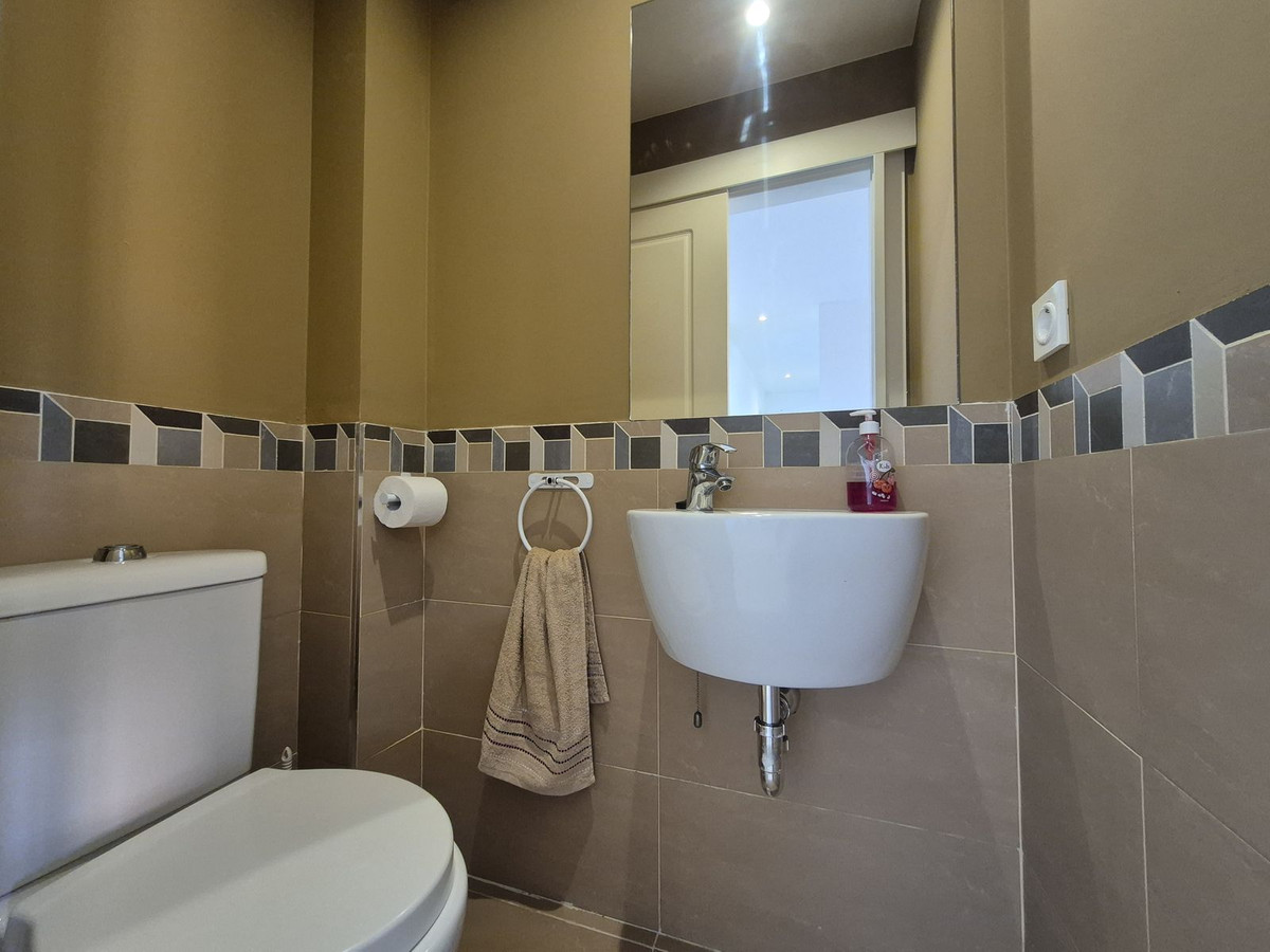 2 Bed Apartment for sale in La Duquesa Costa Del Sol, Málaga, Spain