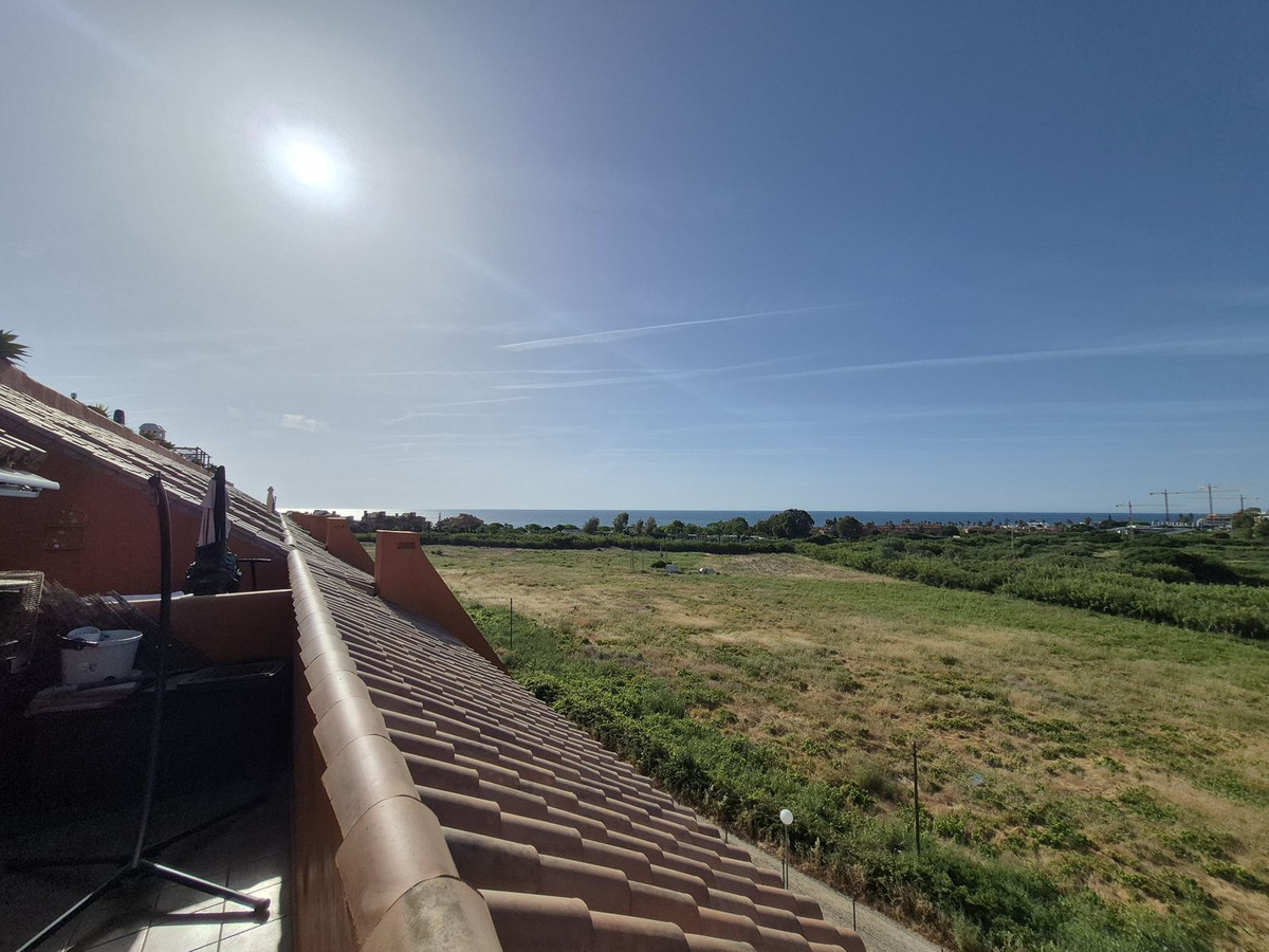 2 Bed Apartment for sale in La Duquesa Costa Del Sol, Málaga, Spain