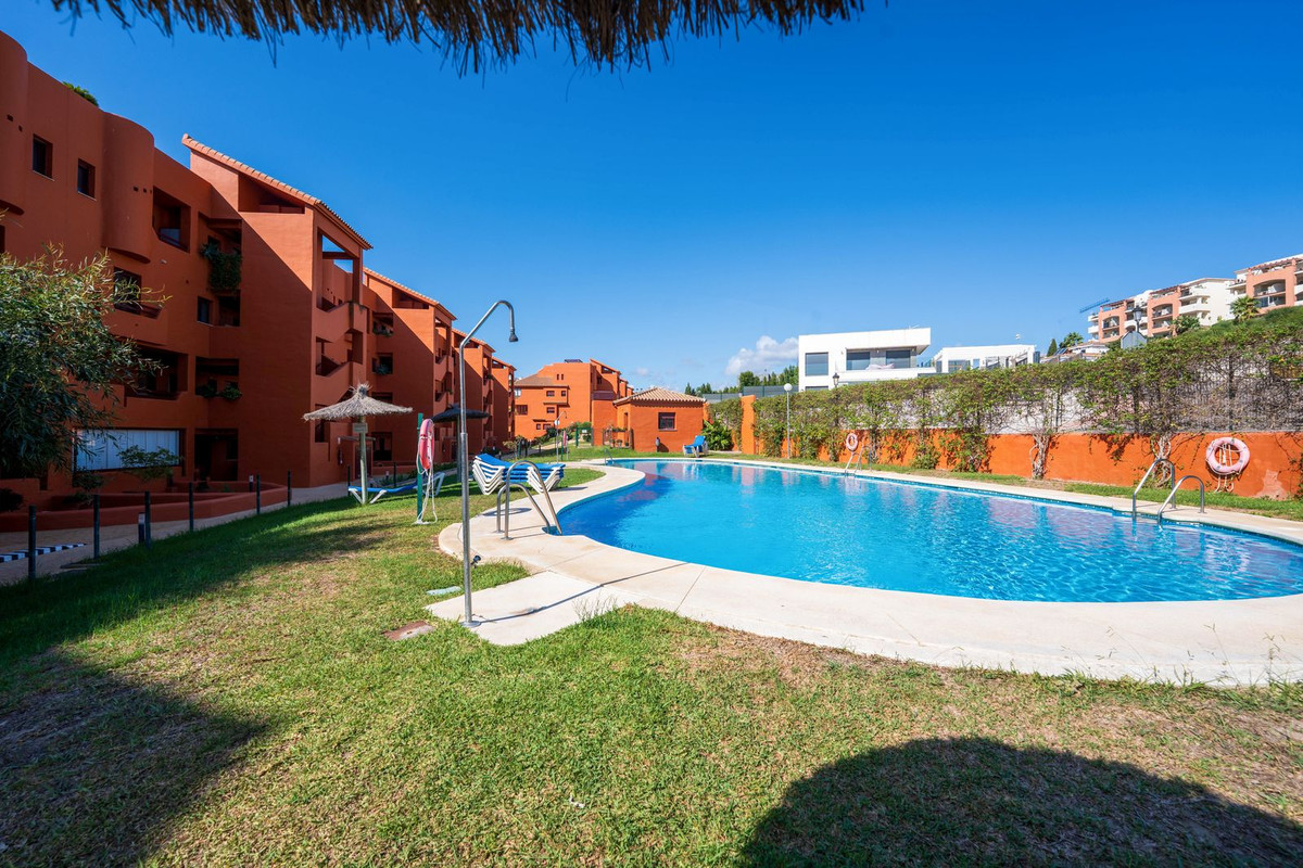 2 Bed Apartment for sale in La Duquesa Costa Del Sol, Málaga, Spain