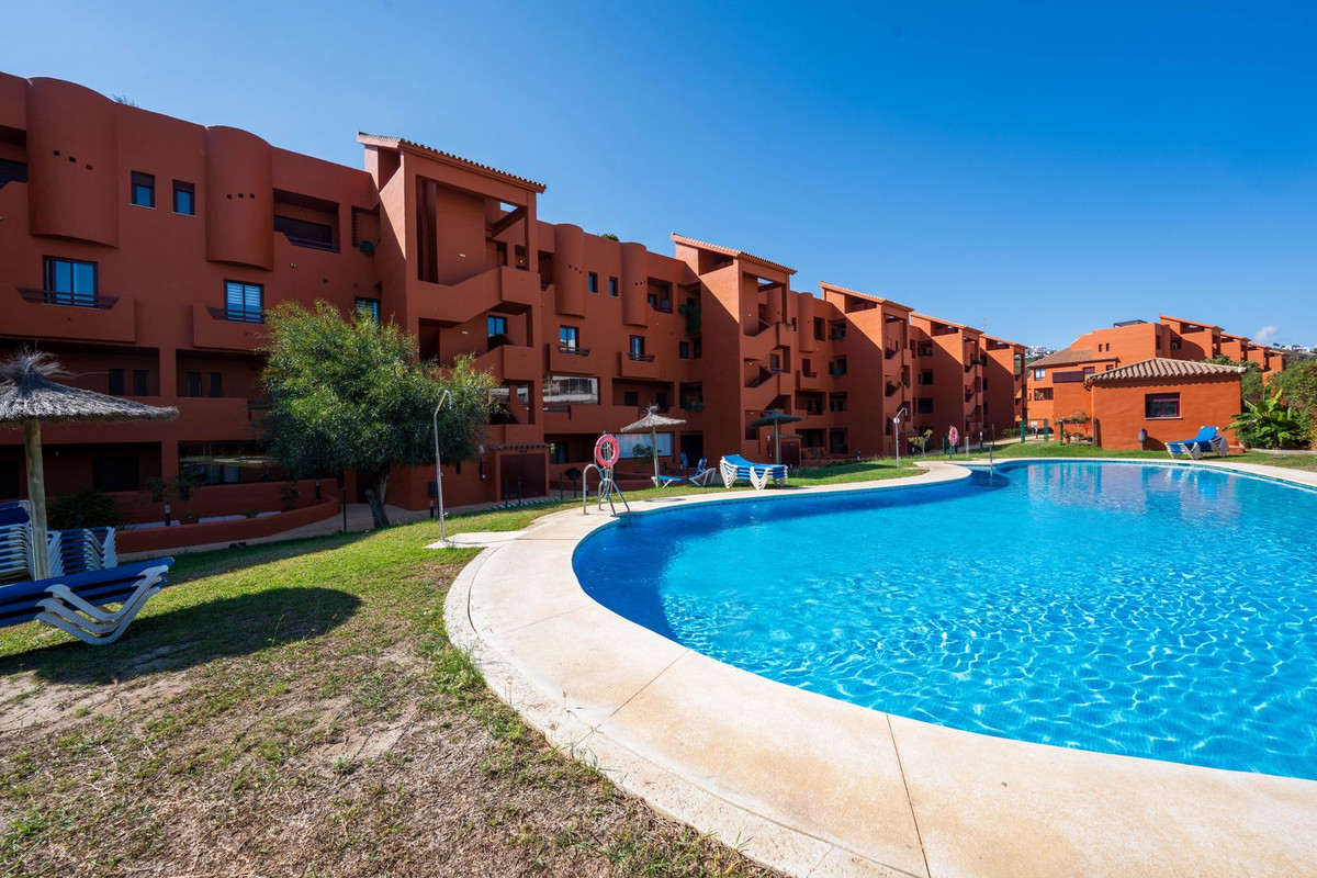2 Bed Apartment for sale in La Duquesa Costa Del Sol, Málaga, Spain