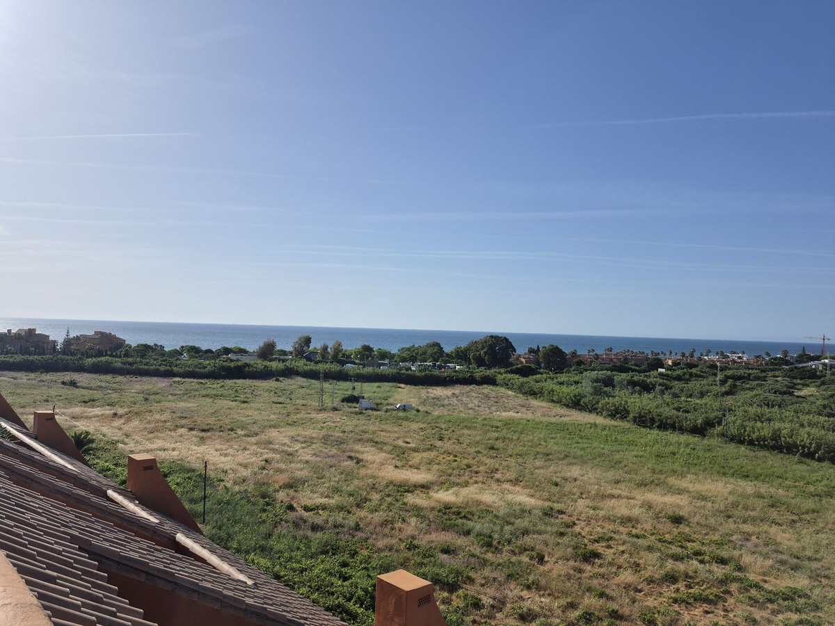 2 Bed Apartment for sale in La Duquesa Costa Del Sol, Málaga, Spain