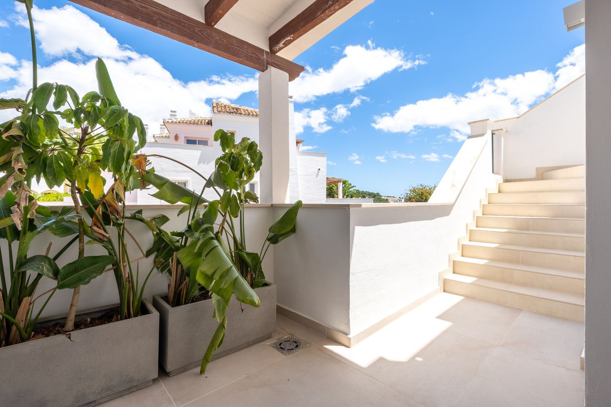 3 Bed Apartment for sale in Nueva Andalucía Costa Del Sol, Málaga, Spain