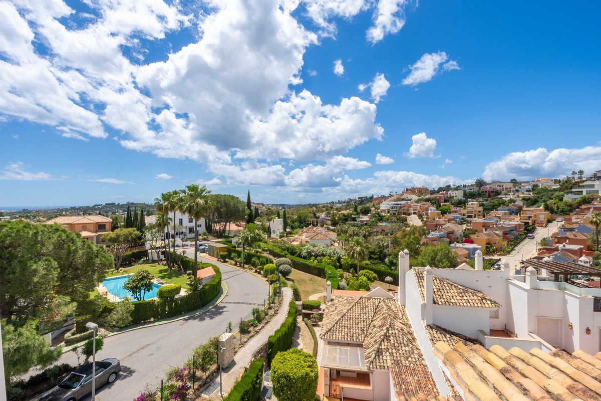 3 Bed Apartment for sale in Nueva Andalucía Costa Del Sol, Málaga, Spain
