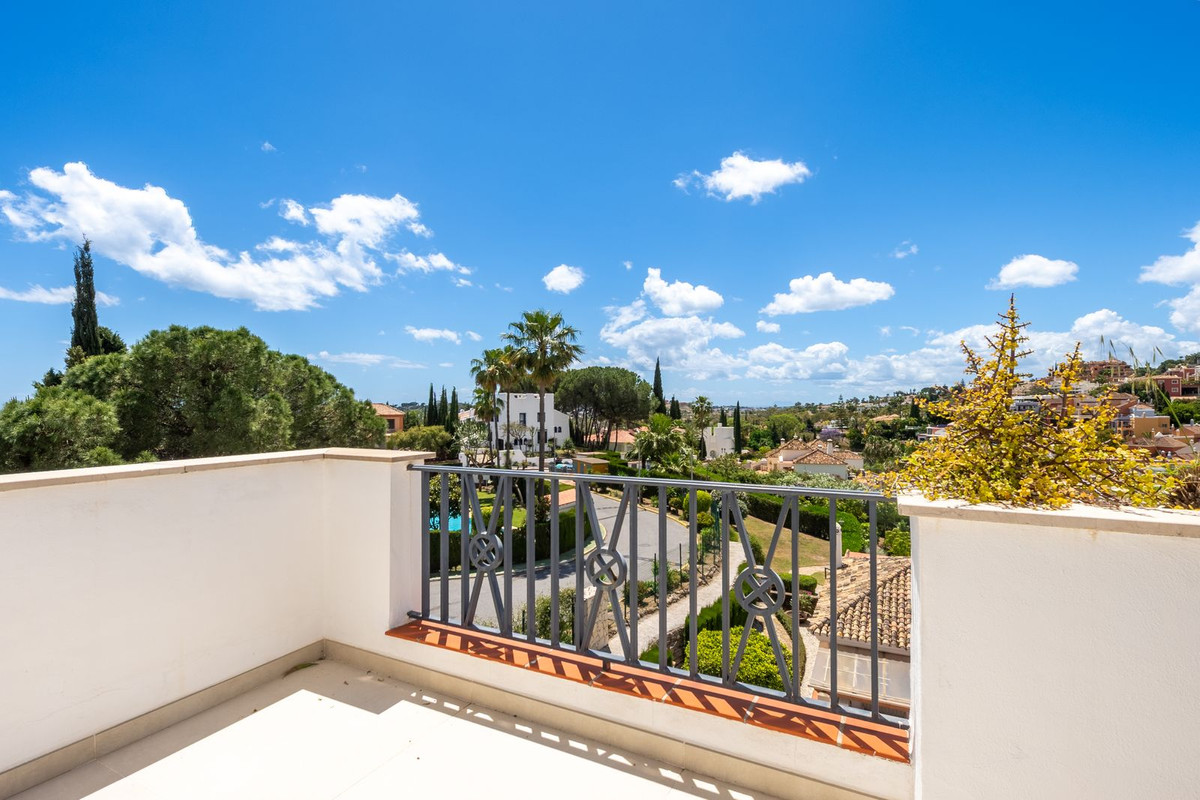 3 Bed Apartment for sale in Nueva Andalucía Costa Del Sol, Málaga, Spain