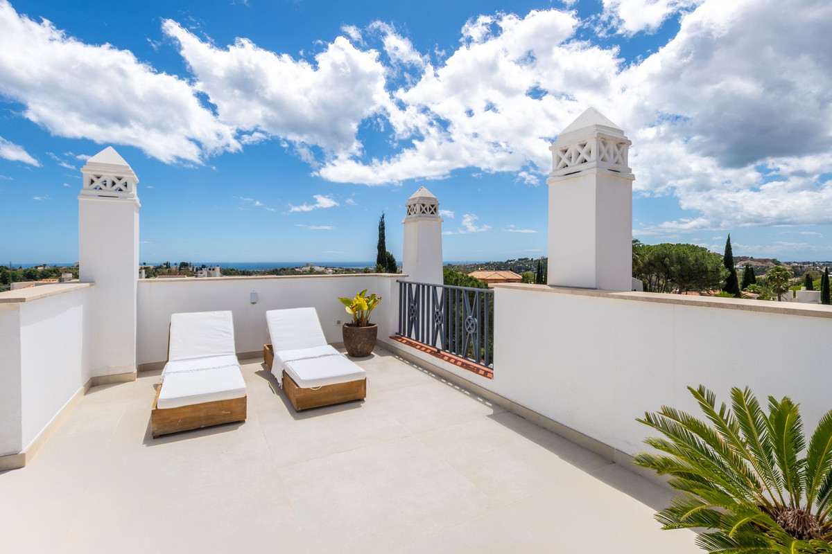 3 Bed Apartment for sale in Nueva Andalucía Costa Del Sol, Málaga, Spain