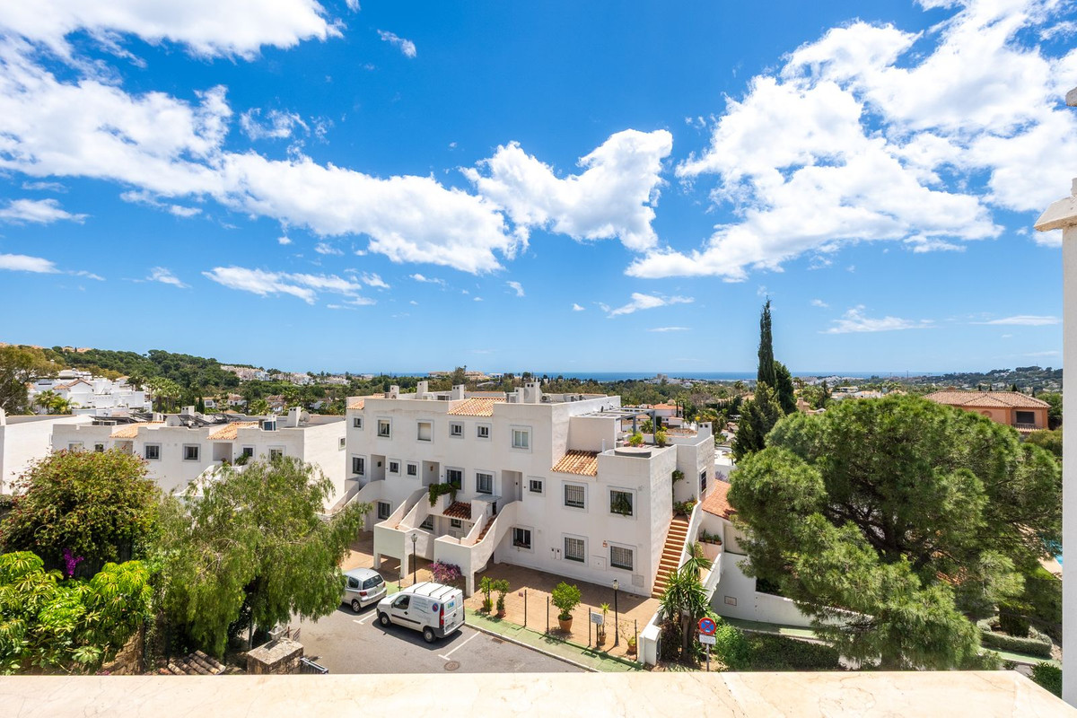 3 Bed Apartment for sale in Nueva Andalucía Costa Del Sol, Málaga, Spain