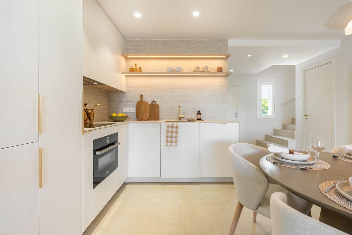 3 Bed Apartment for sale in Nueva Andalucía Costa Del Sol, Málaga, Spain