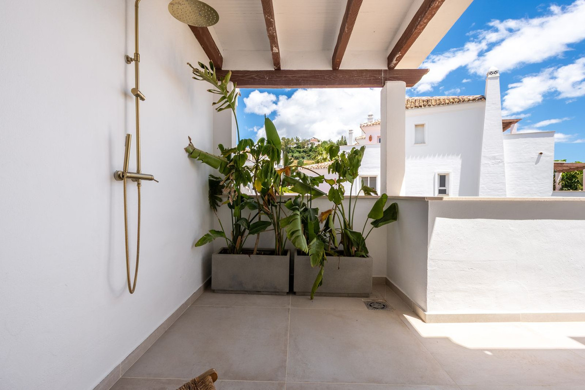 3 Bed Apartment for sale in Nueva Andalucía Costa Del Sol, Málaga, Spain