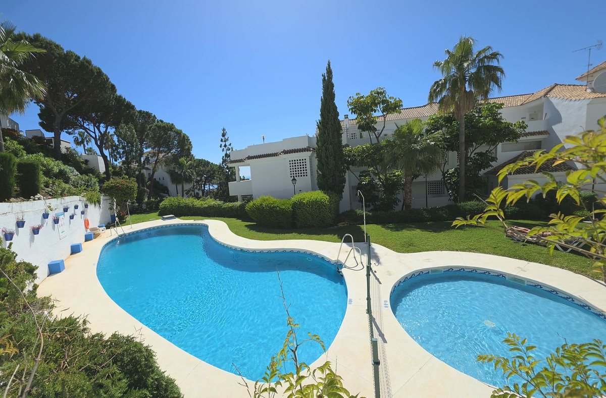 2 Bed Apartment for sale in Calahonda Costa Del Sol, Málaga, Spain