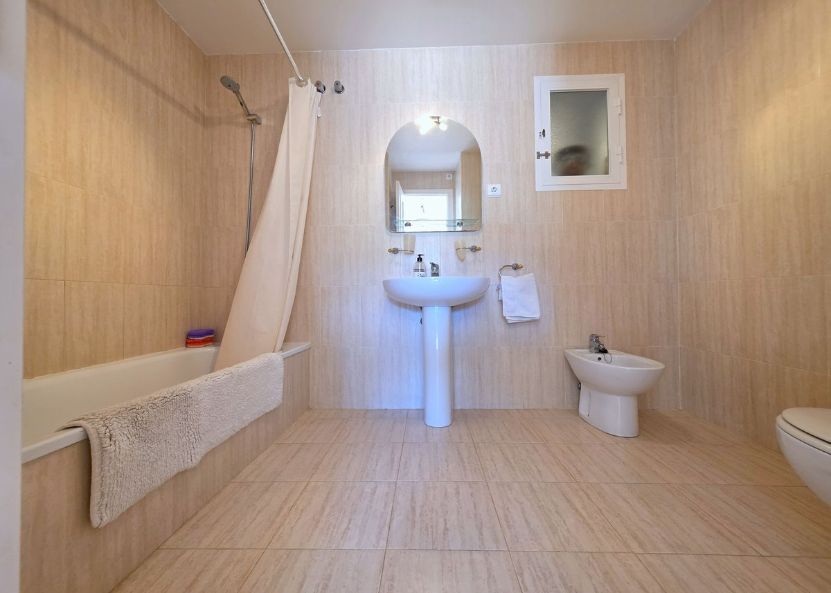 2 Bed Apartment for sale in Calahonda Costa Del Sol, Málaga, Spain