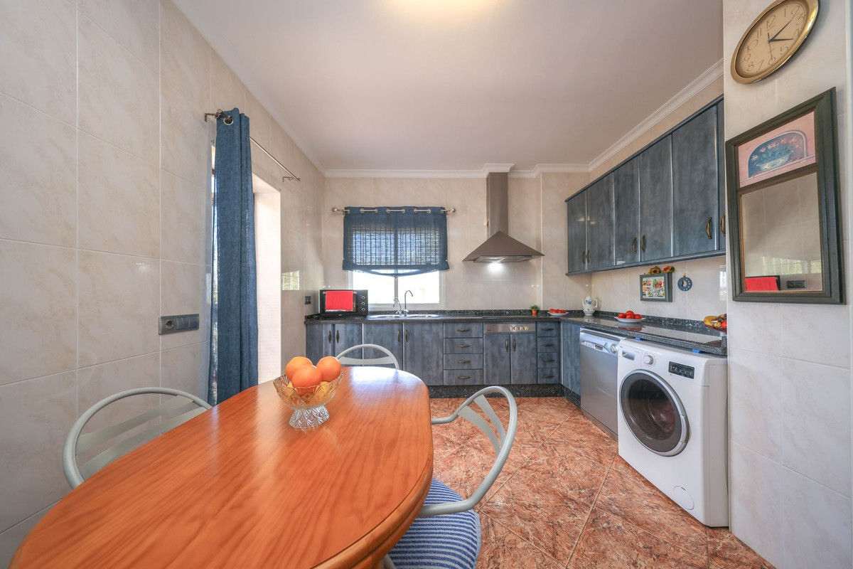 3 Bed Townhouse for sale in Monda Costa Del Sol, Málaga, Spain