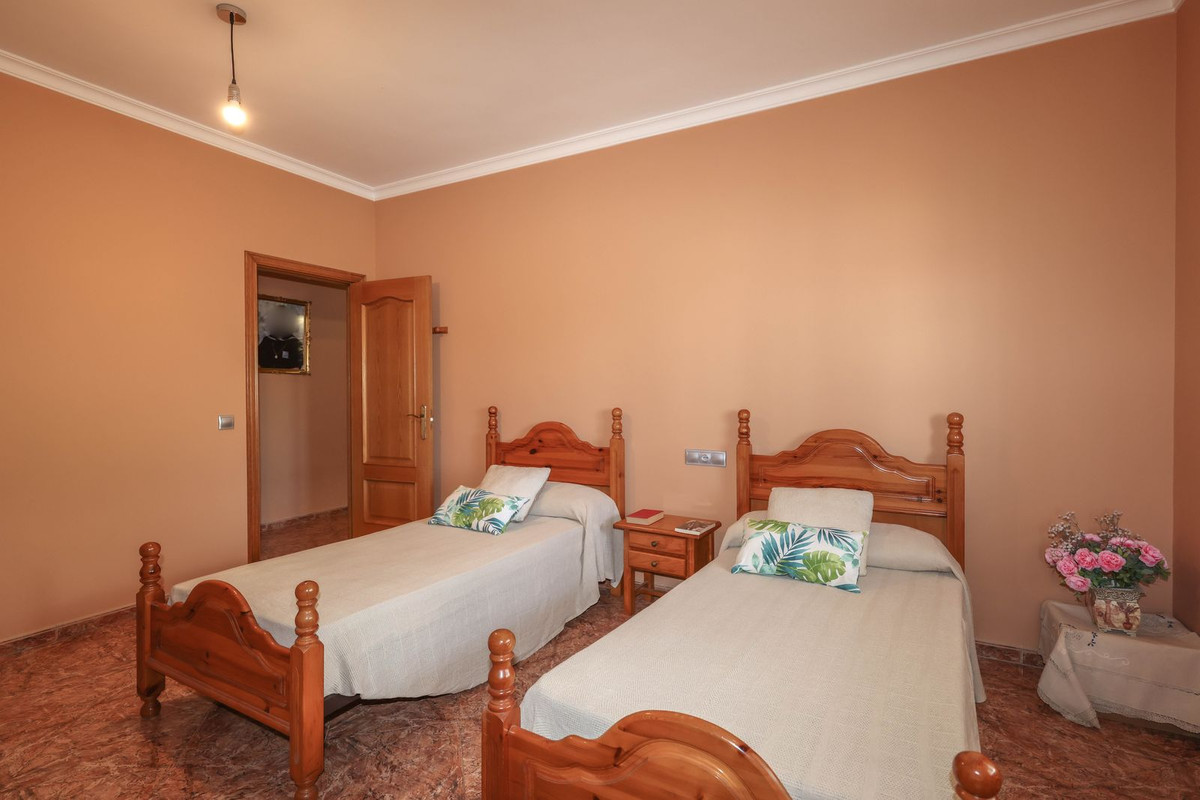 3 Bed Townhouse for sale in Monda Costa Del Sol, Málaga, Spain