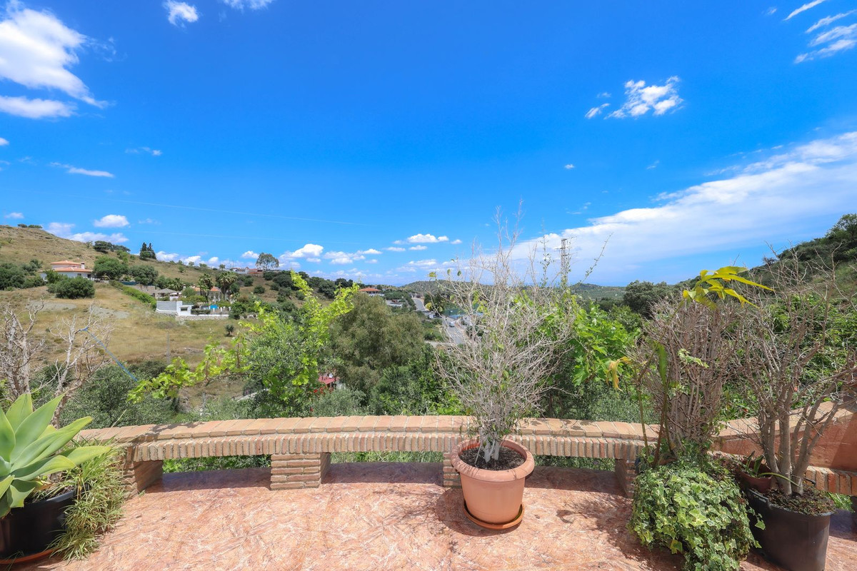 3 Bed Townhouse for sale in Monda Costa Del Sol, Málaga, Spain