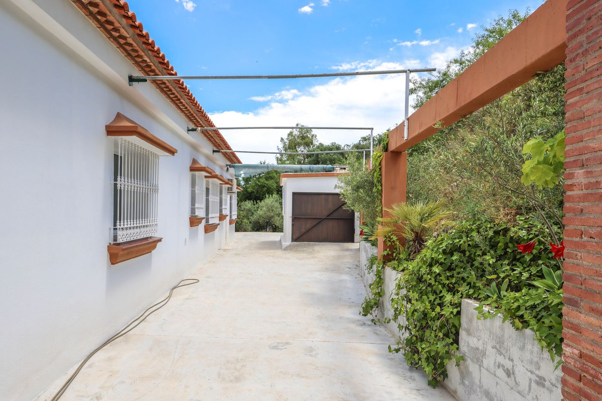 3 Bed Townhouse for sale in Monda Costa Del Sol, Málaga, Spain