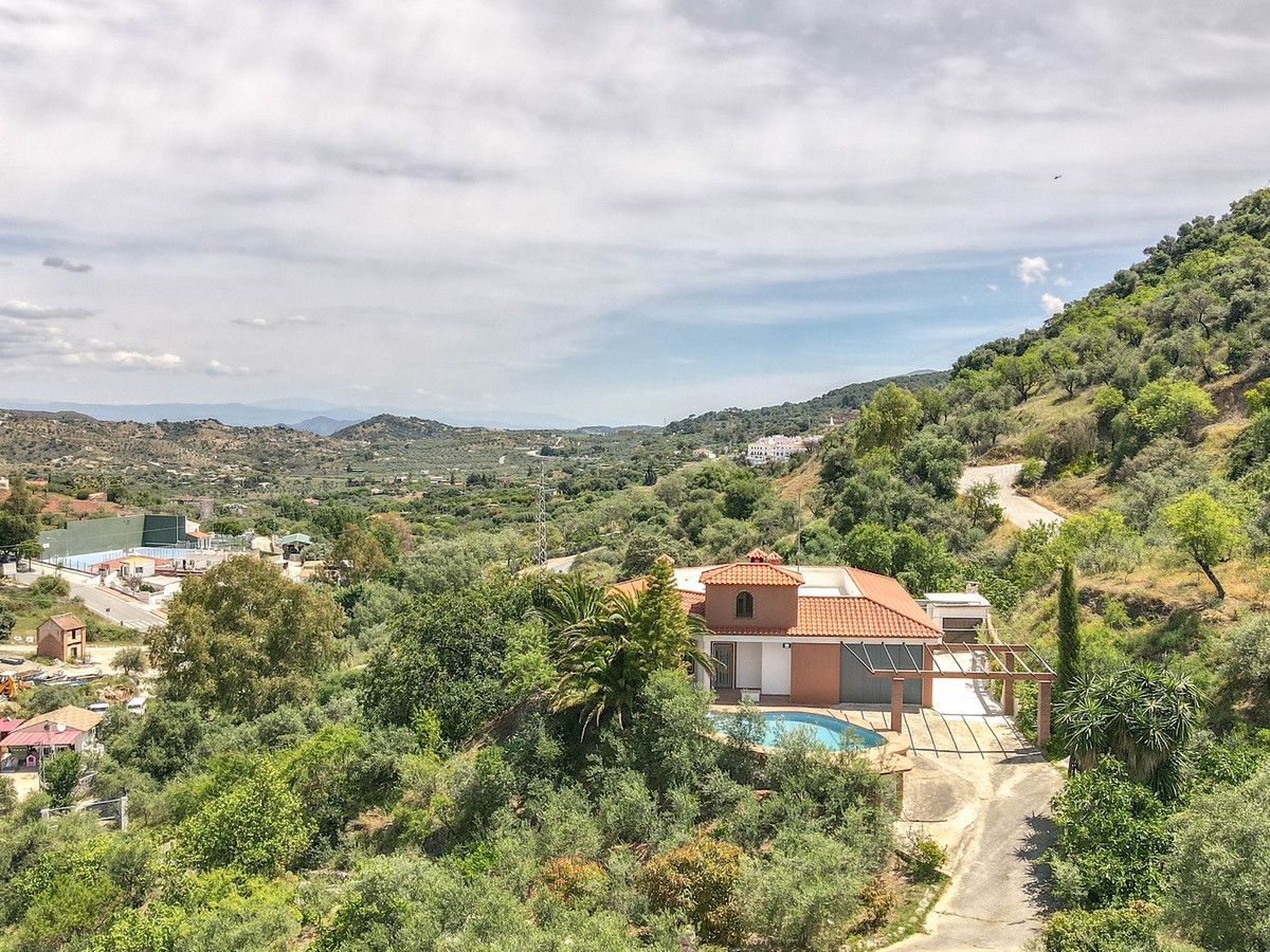 3 Bed Townhouse for sale in Monda Costa Del Sol, Málaga, Spain
